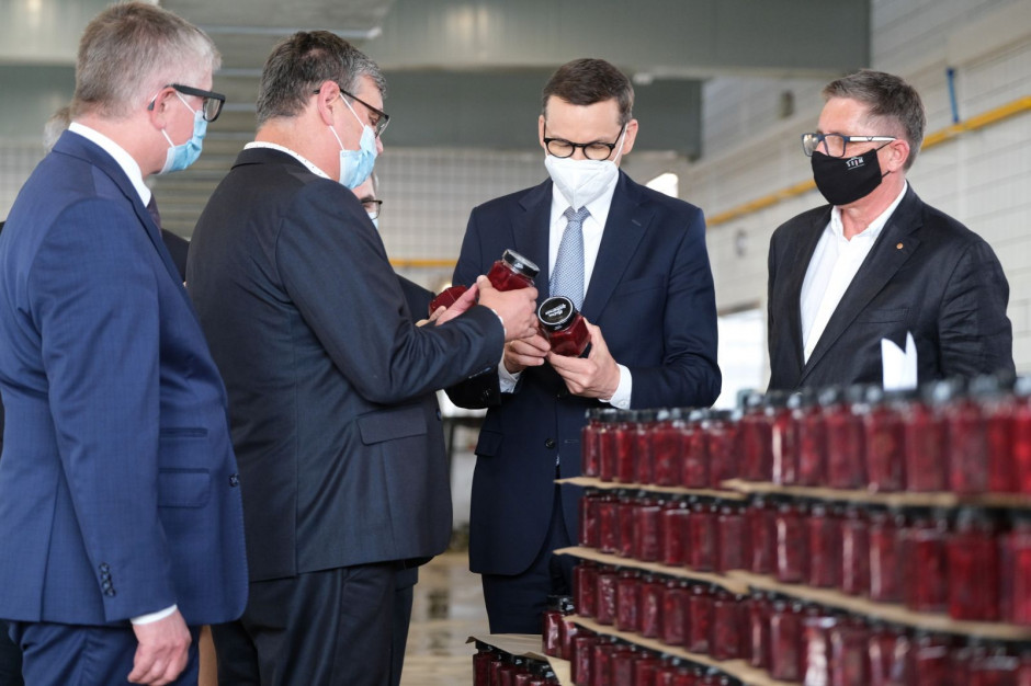 Polska żywność jest coraz bardziej znana w całej Europie, to 34 mld euro eksportu w 2020 roku; fot. PAP/Hanna Bardo Premier w firmie Rolnik apeluje: kupujmy polskie produkty!