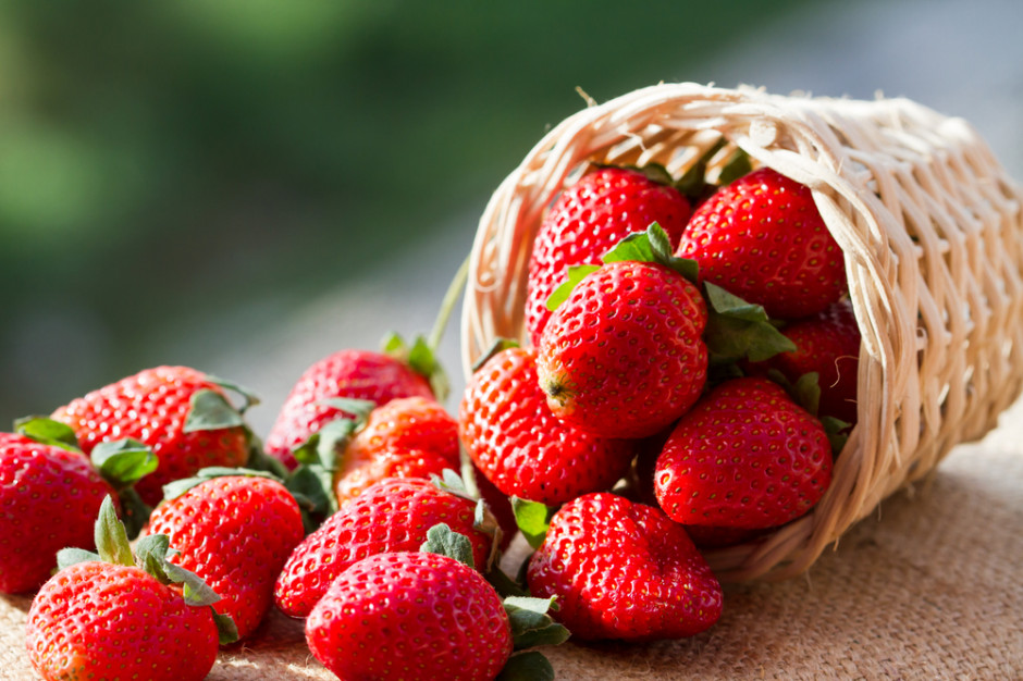 Nastolatkowie włamali się do kiosku z truskawkami, fot. shutterstock Nastolatkowie włamali się do kiosku z truskawkami
