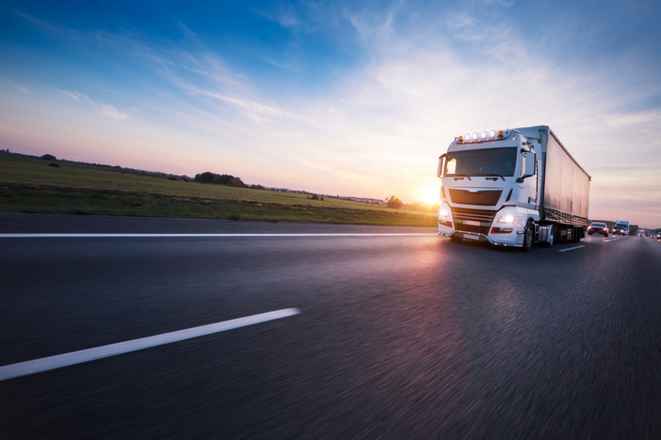 Branża transportowa z rosnącym długiem, fot. shutterstock Branża transportowa z rosnącym długiem