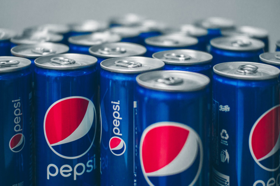 PepsiCo inwestuje w opakowania inne niż wykonane z PET, w tym przede wszystkim aluminiowe i szklane. fot. Ja San Miguel on Unsplash PepsiCo: Inwestujemy w opakowania inne niż PET