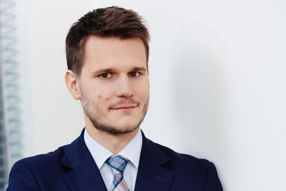 Mateusz Słodczyk, adwokat w Noerr, specjalizuje się w prawie korporacyjnym oraz transakcjach fuzji i przejęć./ fot. materiały prasowe Dyrektywa SUP. Co w praktyce oznacza dla handlu i HoReCa