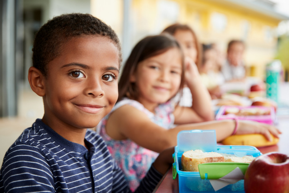 Niemarnowanie żywności będzie tematem lekcji w szkołach? fot. shutterstock Szkoły będą uczyć, jak nie marnować żywności?