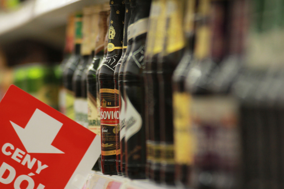 W Warszawie zwiększono liczbę zezwoleń na sprzedaż napojów alkoholowych przeznaczonych do spożycia poza miejscem sprzedaży fot. PTWP Większy limit zezwoleń na sprzedaż alkoholu w Warszawie
