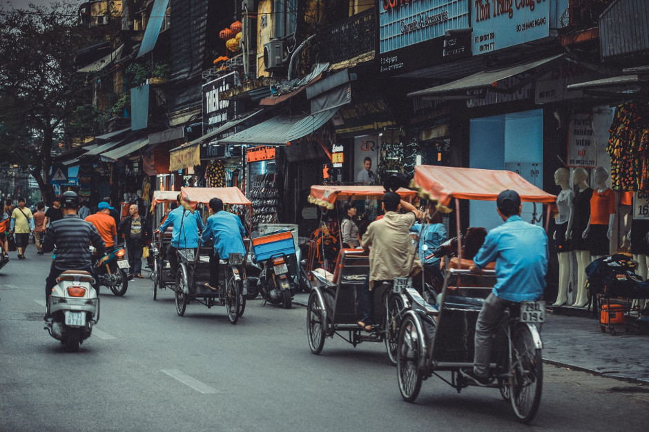 Wietnam walczy z wariantem Delta: posterunki, szlabany, kartki na zakupy. fot. Tran Phu on Unsplash Wietnam wprowadza zakupy na kartki