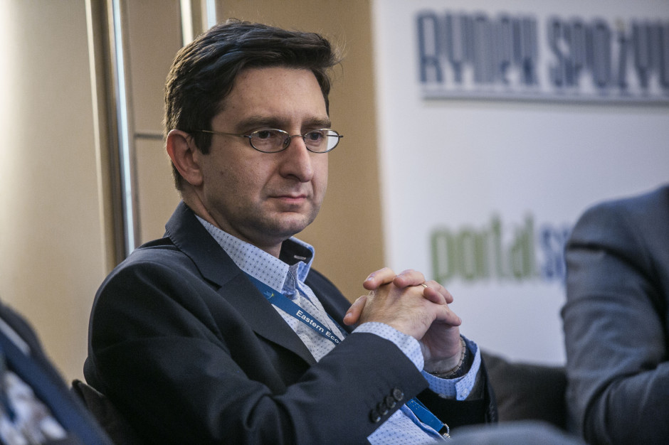 Krzysztof Kouyoumdjian, dyrektor ds. relacji zewnętrznych CEDC International Sp. z o.o. wskazuje, że rynek mocnych alkoholi jest duży, ale wymagający. fot. PTWP CEDC: Rynek wódek w Polsce jest wymagający
