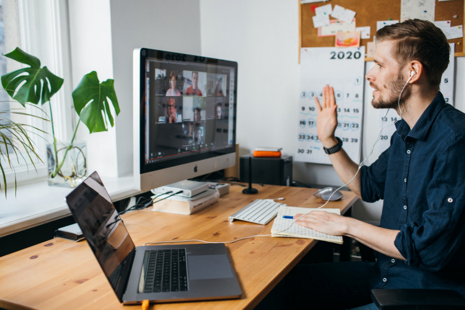 Po zakończeniu pandemii pracownicy chcą pracować hybrydowo, fot. shutterstock Po zakończeniu pandemii pracownicy chcą pracować hybrydowo