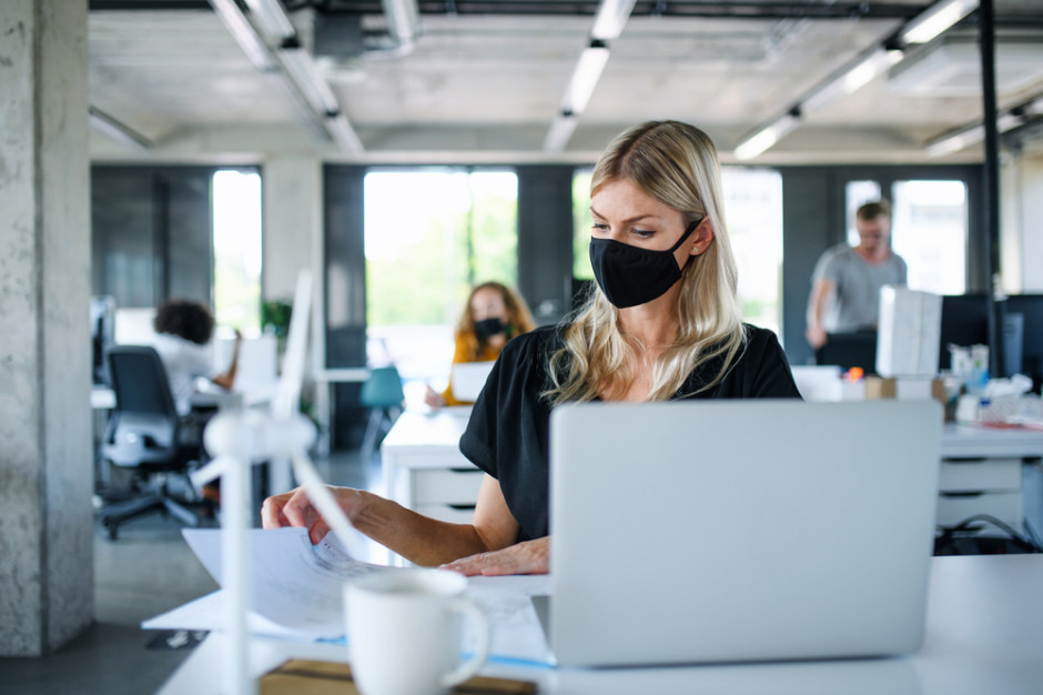 Praca w biurze dwa dni w tygodniu - to najchętniej wybierany model; fot. shutterstock Praca w biurze dwa dni w tygodniu. Reszta zdalnie