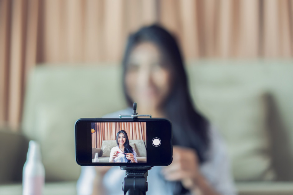 Influencerzy w kryzysie. Muszą zmienić strategię; fot. shutterstock Influencerzy w kryzysie. Muszą zmienić strategię
