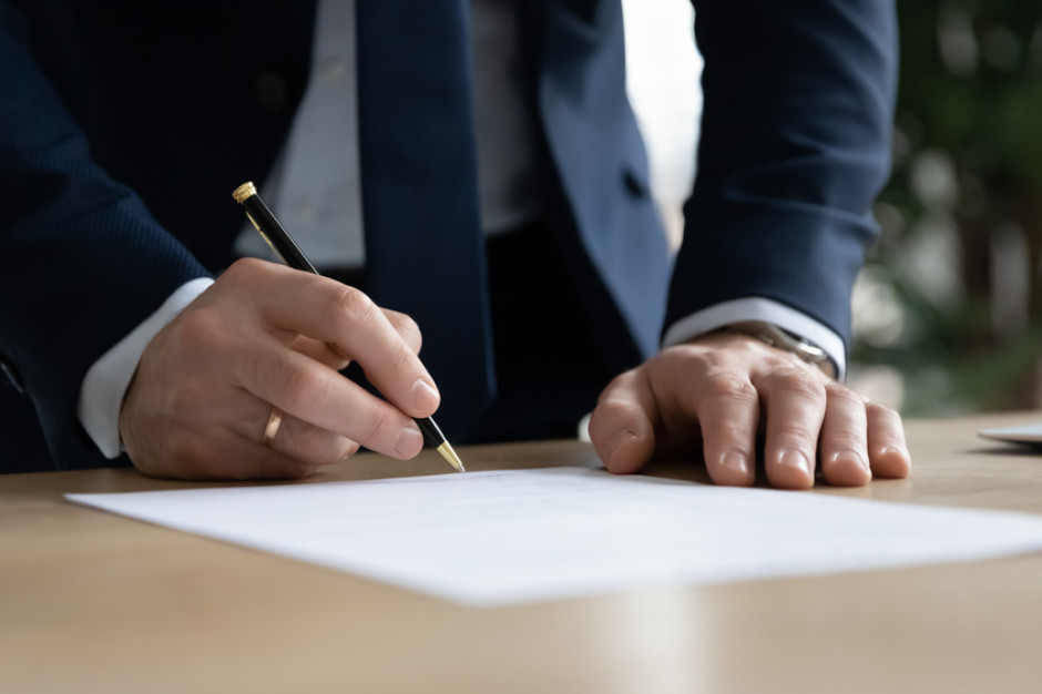 W I półroczu 2021 r. wpłynęło do urzędów w całej Polsce 115,6 tys. wniosków dot. zawieszenia jednoosobowych firm. To o 19,2% mniej niż w analogicznym okresie 2020 roku fot. Shutterstock Polacy rzadziej zawieszają jednoosobowe firmy