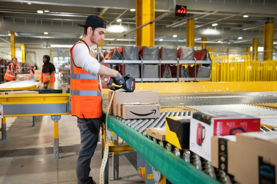 Amazon planuje zatrudnić 55 tys. osób, fot. Frederic Legrand - COMEO / Shutterstock.com Amazon planuje zatrudnić 55 tys. osób