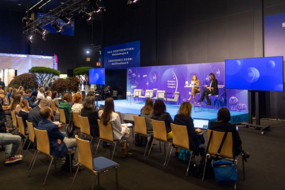 Podczas EEC 2021 w Katowicach w ramach sesji "Influencer marketing" paneliści rozmawiali m.in. o tym jak angażować i docierać do grup docelowych/ fot. PTWP EEC 2021: Influencer marketing (relacja + galeria zdjęć)