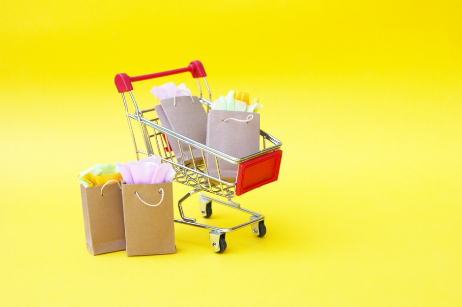 13 proc. Polaków przyznaje, że obecnie częściej niż przed pojawieniem się Covid-19 robi zakupy jedzenia online. fot. shutterstock Pandemia przekonała Polaków do zakupów spożywczych online?