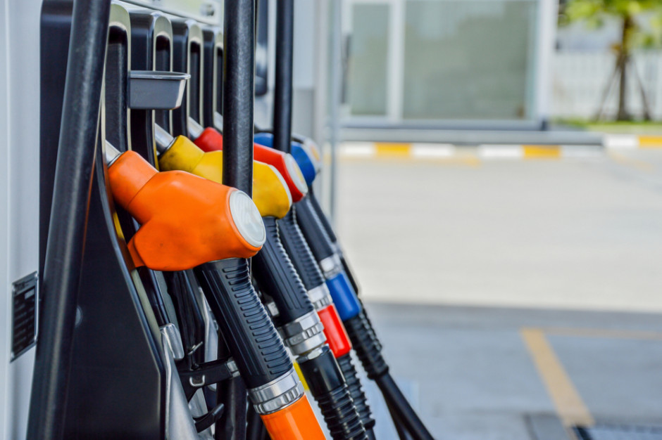 W perspektywie kolejnych tygodni nie wykluczone średnie ceny paliw na poziomie powyżej 6 zł/l fot. Shutterstock Ceny benzyn wkrótce mogą przekroczyć 6 zł za litr