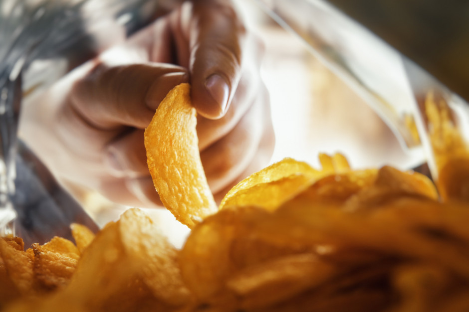 Elastyczne opakowania z tworzyw sztucznych mogą znaleźć zastosowanie m.in. w produkcji mebli; fot. shutterstock Opakowania po chipsach i słodyczach surowcem na meble?