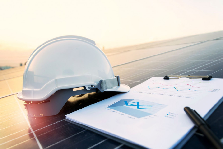 Enefit, należąca do estońskiej grupy Eesti Energia, podjęła się realizacji instalacji fotowoltaicznych w sześciu obiektach PSS „Społem” oraz jej partnerów fot. materiały prasowe PSS Społem instaluje panele fotowoltaiczne