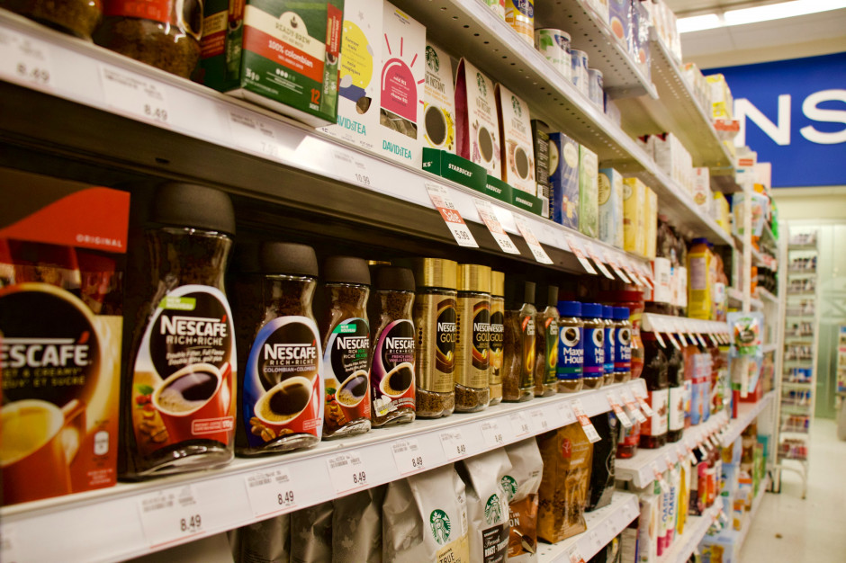 Wzrosty cen produktów markowych nie wpływają na spadki sprzedaży; fot. unsplash.com Unilever i Nestlé: konsumenci nie zrezygnują z marek, mimo wzrostów cen