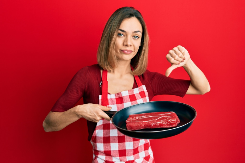 Branża przegapiła moment, w którym jedzenie mięsa przestało być trendy? fot. shutterstock Branża pod presją, czyli kiedy mięso przestało być trendy?