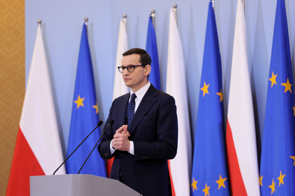 Morawiecki o obniżce cen paliw; fot. PAP/Leszek Szymański Premier: wprowadzamy działania, które obniżą ceny paliw