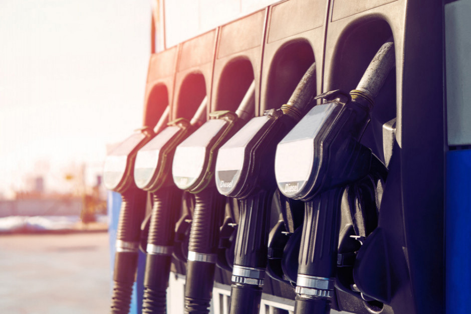Po ile benzyna w 2022? Eksperci studzą optymizm