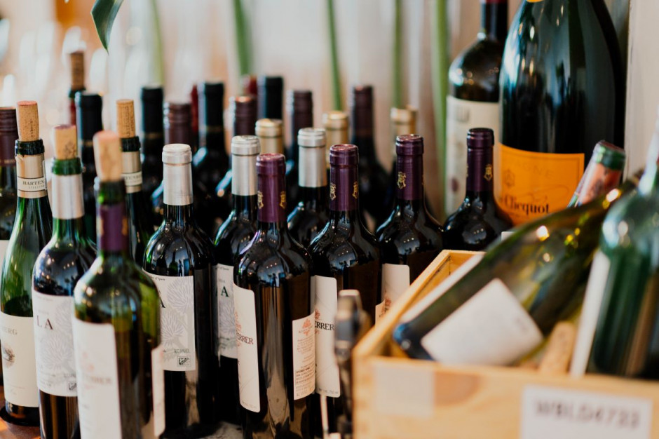 Zakaz handlu alkoholem w internecie: branża winiarska mówi o swoich problemach