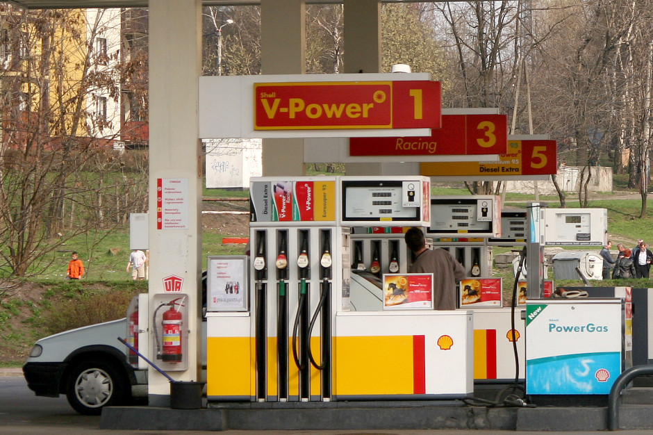 Shell przestanie kupować rosyjską ropę i gaz