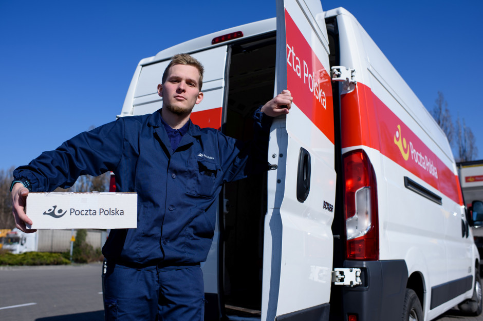 Od 1 kwietnia Poczta Polska umożliwi bezpłatne nadanie paczek EMS o masie do 20 kg do adresatów w Ukrainie/ fot. mat. prasowe Poczta Polska prześle na Ukrainę paczki humanitarne o masie do 20 kg za darmo