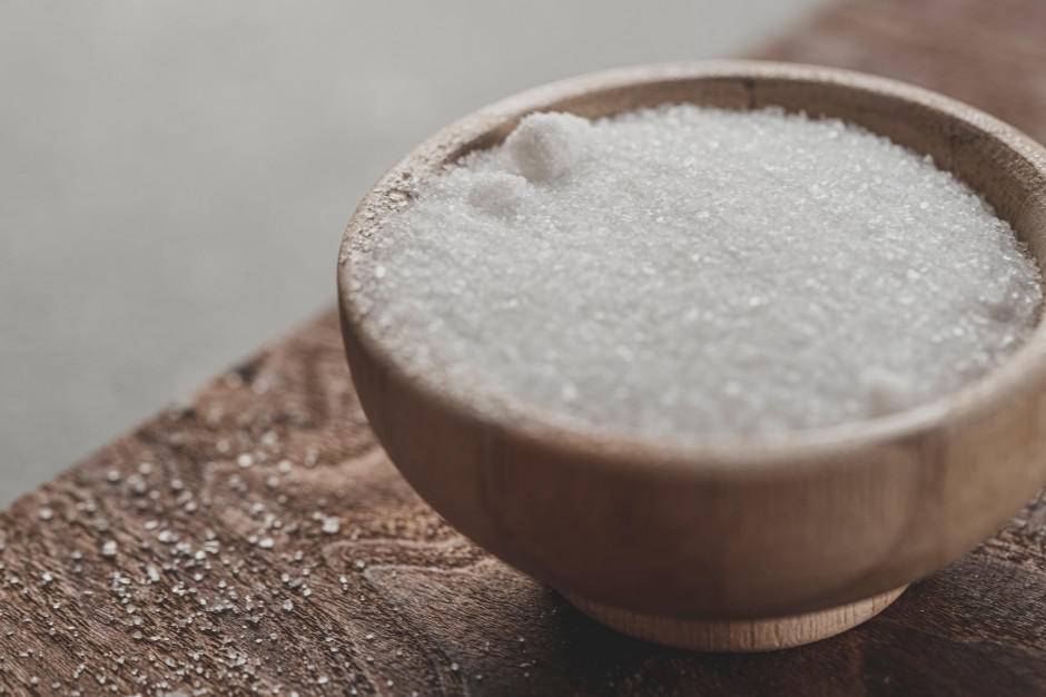 Braki cukru w dużych sieciach handlowych niepokoja klientów/ fot. Faran Raufi on Unsplash Co z tym cukrem: czy braki w sklepach to sprytny sposób na podniesienie cen?