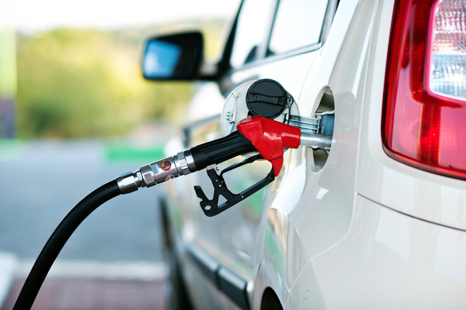 Koniec lipca przynosi obniżki cen paliw. Gdzie spadną najmocniej?