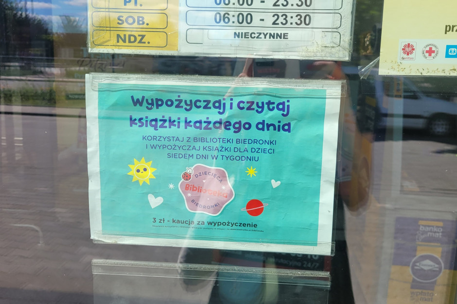 Dziecięca biblioteka Biedronki miała umożliwić sieci otwarcie sklepów w niedziele. W ostatniej chwili sieć wycofała się z pomysłu/ fot. MB