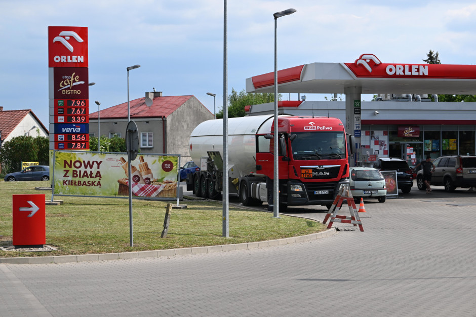 W nadchodzącym tygodniu ceny paliw spadną o 20-30 gr. / fot. PAP/Darek Delmanowicz W nadchodzącym tygodniu ceny paliw spadną o 20-30 gr (analiza)