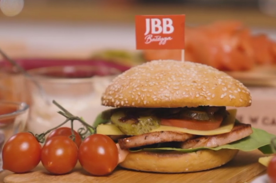 Kiełbasiak od JBB idealną alternatywą dla burgera