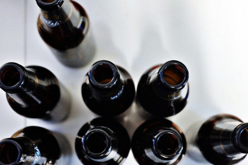 Młodzi Japończycy piją coraz mniej alkoholu i wpływy z akcyzy spadaja/fot. unsplash.com Japończycy piją mniej alkoholu i wpływy z akcyzy spadają. Fiskus namawia do konsumpcji