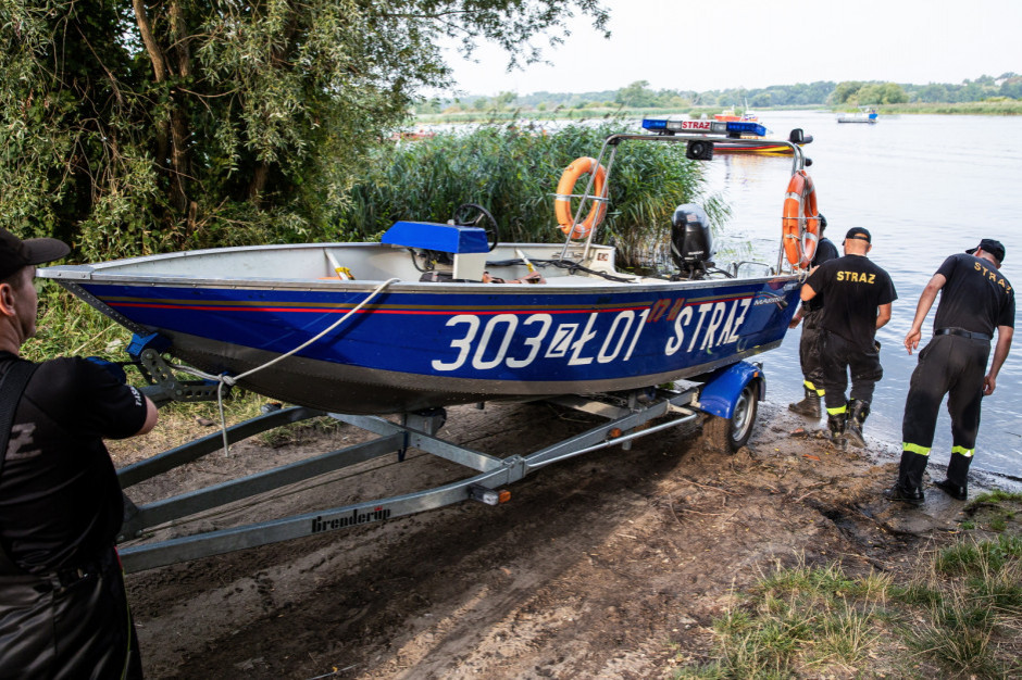 Jednorazowe świadczenie w wysokości 3010 zł będzie przysługiwało za każdego ubezpieczonego zgłoszonego w terminie do 31 lipca 2022 r.; fot. PAP Wsparcie dla przedsiębiorców znad Odry: do Sejmu wpłynął projekt