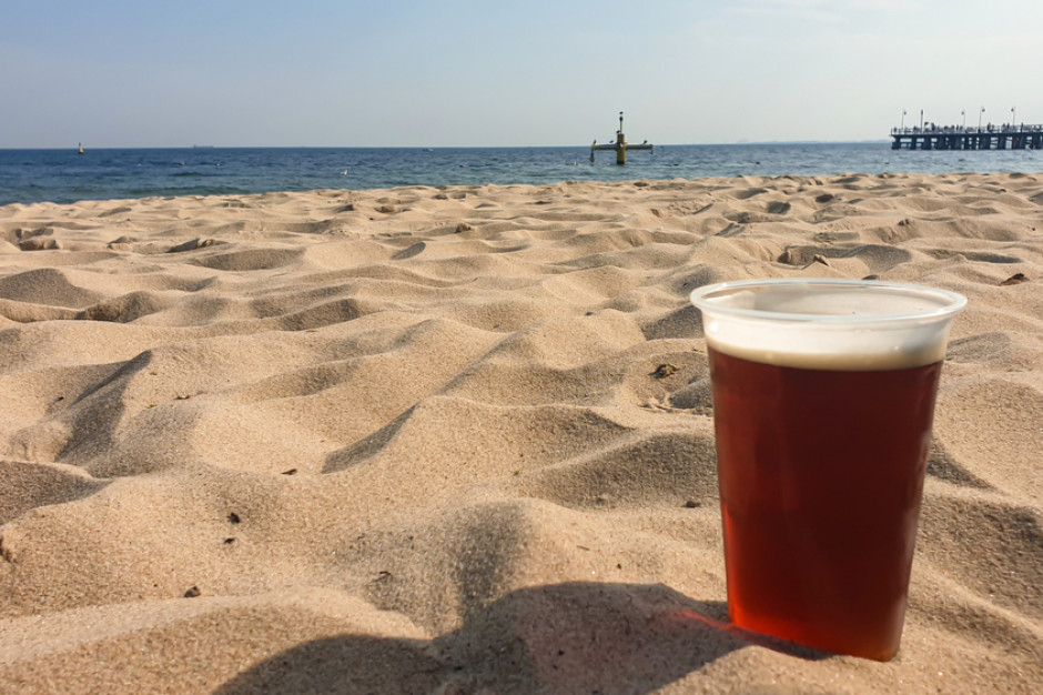 Co Polacy piją na plaży? 
