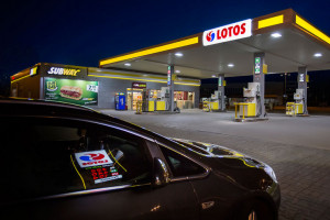 Grupa Orlen rozpoczęła rebranding i włączanie stacji paliw Lotos do swojej sieci sprzedaży
