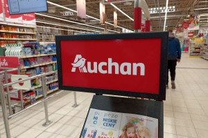Hipermarket Auchan ukarany za przeciekające lodówki. Skargę złożyli pracownicy