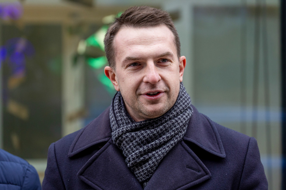 Naszym postulatem jest przywrócenie handlu w niedzielę – mówił w niedzielę w Poznaniu lider Nowoczesnej, poseł KO Adam Szłapka. fot. PAP Poseł KO: Chcemy przywrócenia handlu w niedzielę.