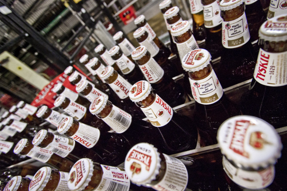 Rośnie kaucja za butelki zwrotne po piwie. Lider rynku również podnosi ceny