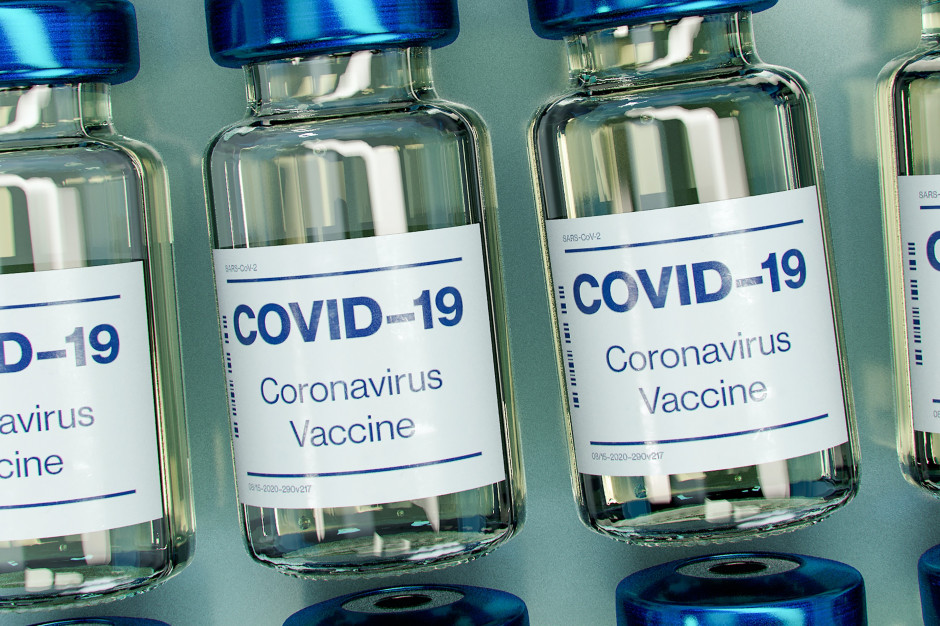 BioNTech/Pfizer i Moderna w 2021 roku podniosły cenę szczepionek przeciwko Covid-19 o około 50 proc.