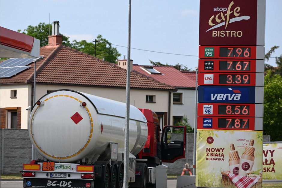 Ponad połowa Polaków chce, żeby państwo wpływało na ceny paliw