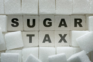Batalia sądowa o podatek cukrowy: Woda plus naturalny sok bez podatku od cukru