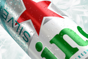 Heineken skorzysta na skandalu wokół kultowego piwa swojego rywala?