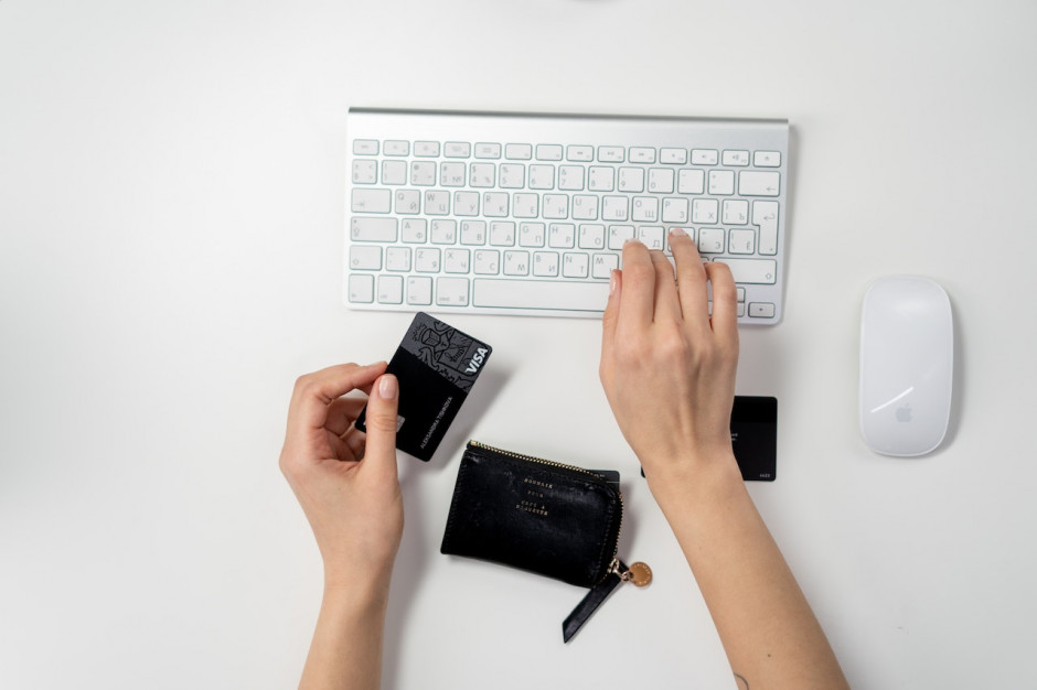 Zmieniają się preferencje zakupowe Polaków. Rośnie popularności quick commerce i dark store w świecie e-commerce. / fot. materiały prasowe Quick commerce i dark store: Nowe trendy w handlu, które zmieniają zasady gry