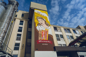 Słodyczowy gigant świętuję 100-lecie fabryki w Polsce. Z tej okazji powstał wielki mural