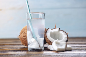 Woda kokosowa to m.in. naturalny izotonik