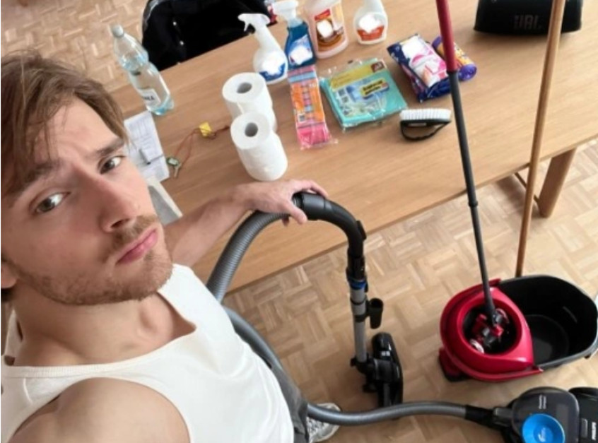 Maciej Musiał wysprząta Ci dom. Foto: print screen Allegro WOŚP