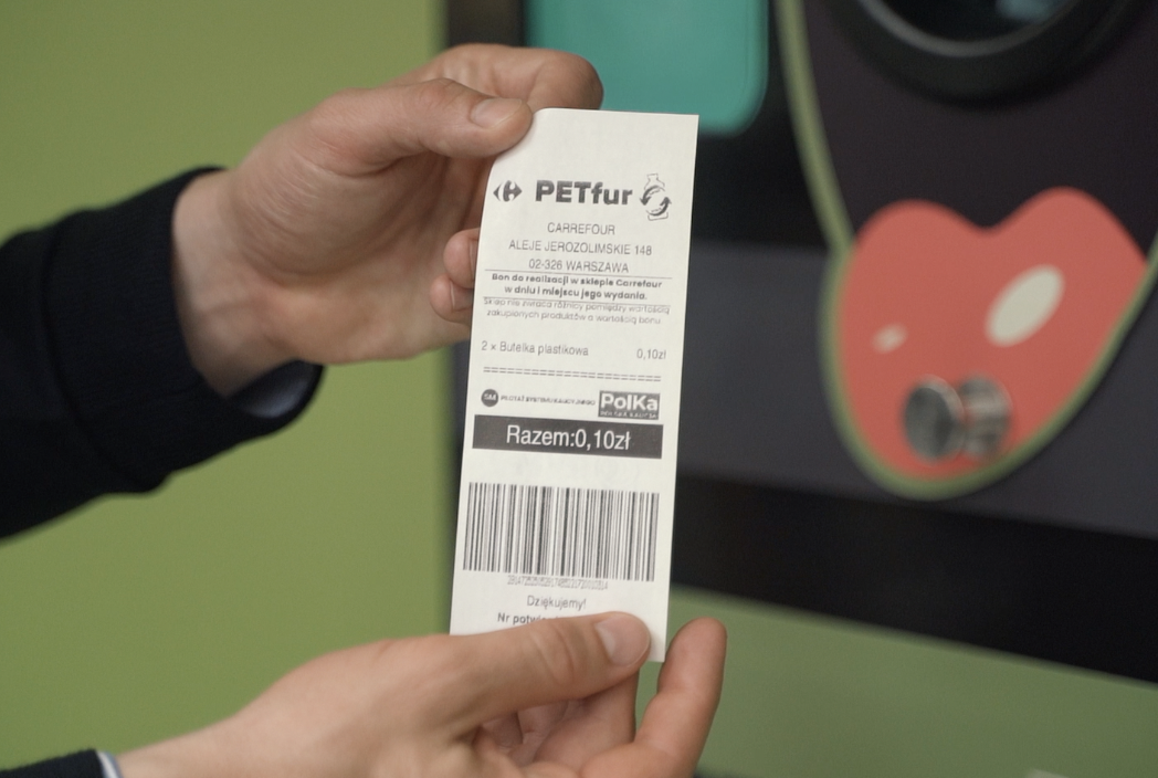 Carrefour przed wielką zmianą. Klienci już oddają butelki (WIDEO)