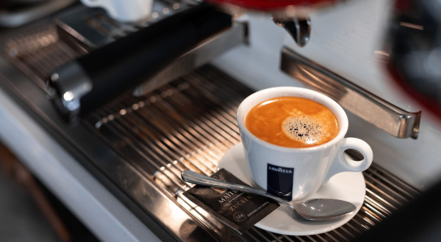 Szykuje się wielka kawowa fuzja? Lavazza rozważa połączenie z niemiecką marką Dallmayr