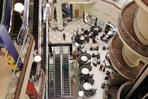 Galerie handlowe w Polsce: odzież i promocje wciąż głównym powodem wizyt