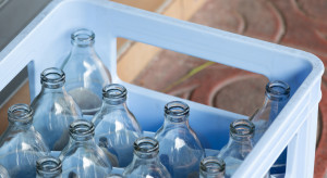 Butelki szklane zwrotne w systemie kaucyjnym. Branża: "Niepotrzebna nadregulacja"